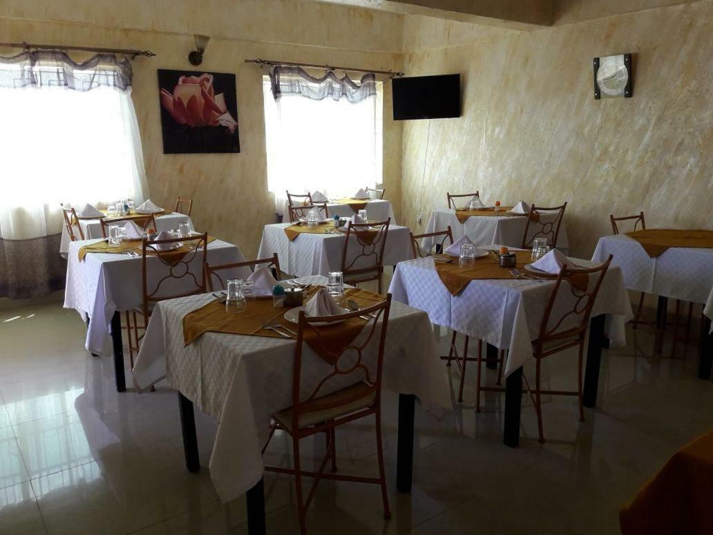 Adala Motel Meru Extérieur photo